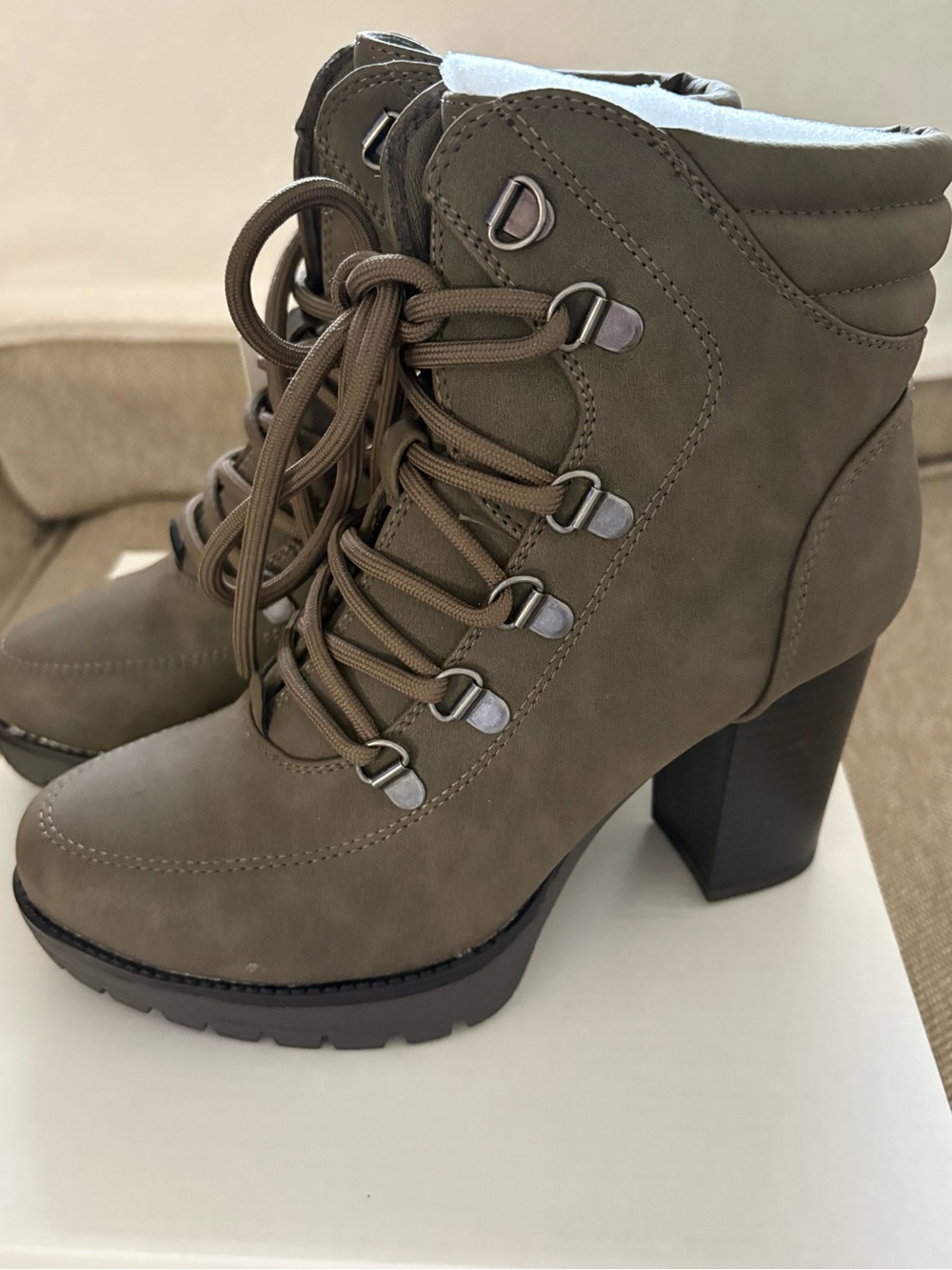 Women's Olive Lace-Up Block Heel Ankle Boots
